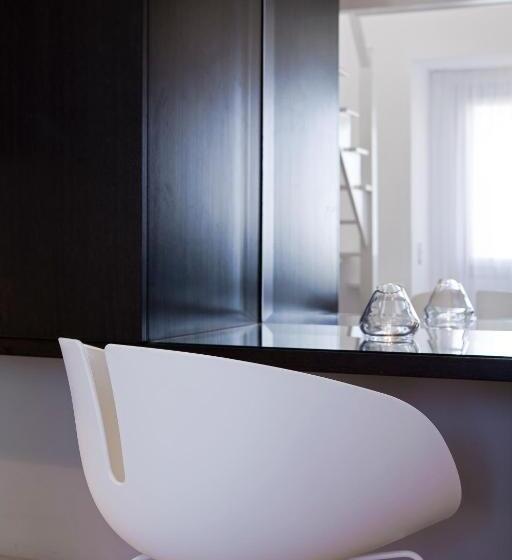 Standard Room with Views, The Majestic