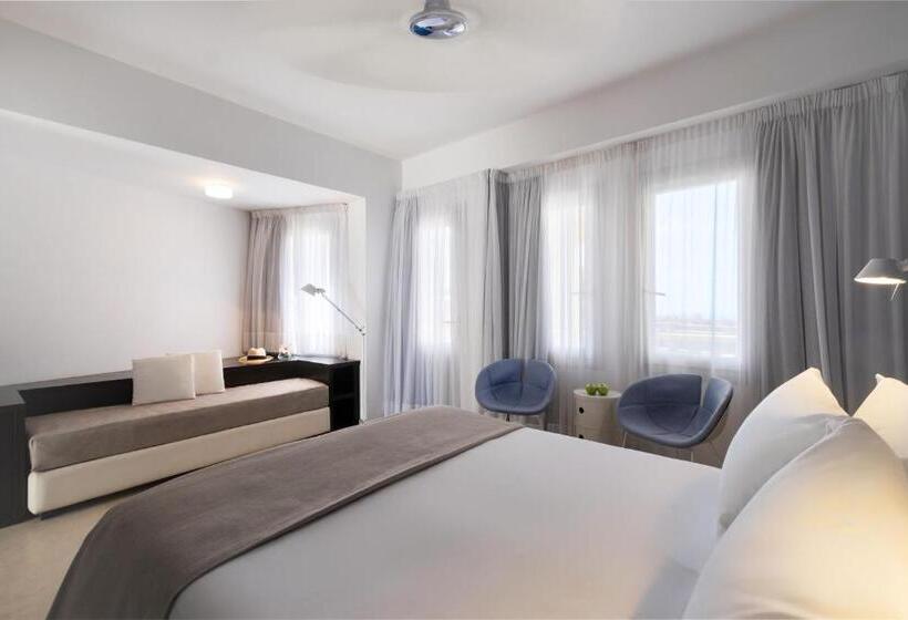 Triple Standard Room with Views, The Majestic