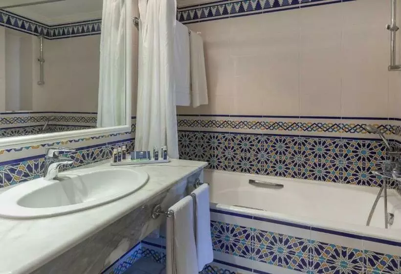 سوییت جونیور با چشم‌انداز دریا, Oceana Hotel & Spa Focussed Adults