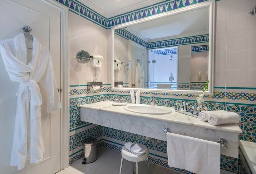 جناح جونيور مطلّ علي البحر, Oceana Hotel & Spa Focussed Adults