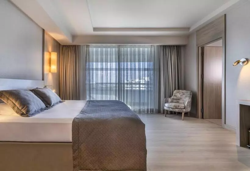 سوییت جونیور لوکس, Concorde De Luxe Resort