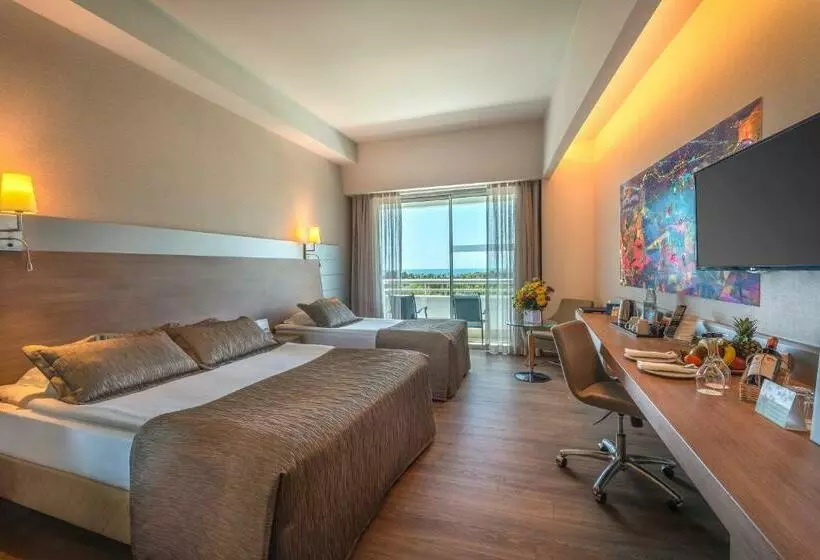اتاق سه نفره دلوکس با چشم‌انداز دریا, Concorde De Luxe Resort Lara Antalya Prive Ultra All Inclusive