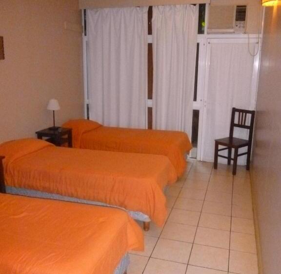 غرفة قياسية ثلاثية, Beer Hotel Iguazú