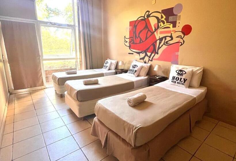 غرفة قياسية ثلاثية, Beer Hotel Iguazú
