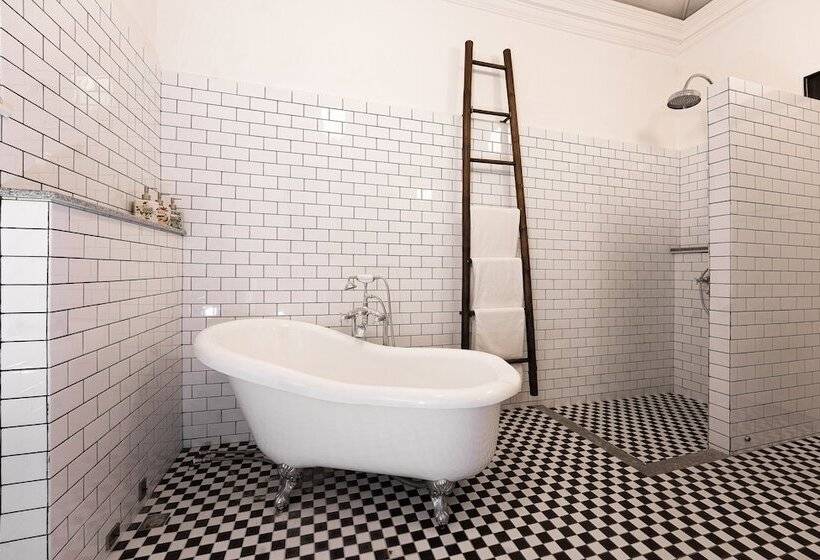 标准三人间, Cheong Fatt Tze The Blue Mansion