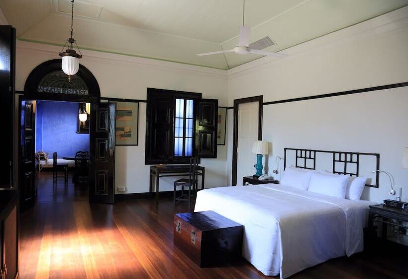 标准三人间, Cheong Fatt Tze The Blue Mansion