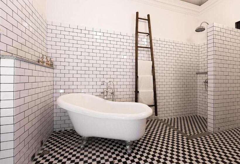 标准三人间, Cheong Fatt Tze The Blue Mansion