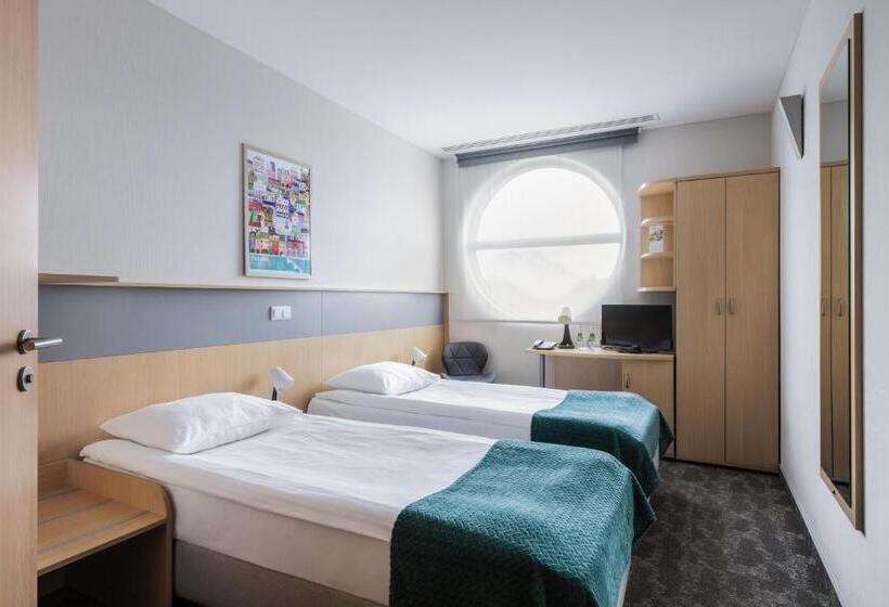 اتاق استاندارد یک نفره, Lechicka