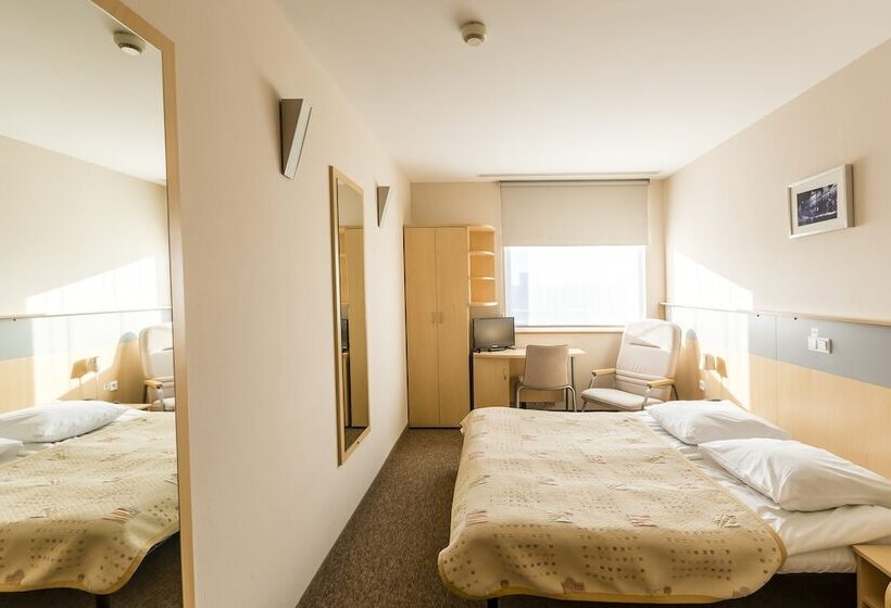 اتاق استاندارد یک نفره, Lechicka