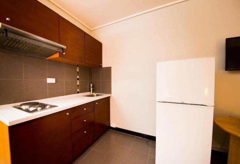 דירת משפחה, Sandown Regency Hotel & Apartments