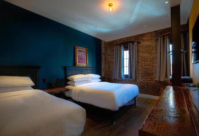 غرفة بريميوم ثلاثية, So