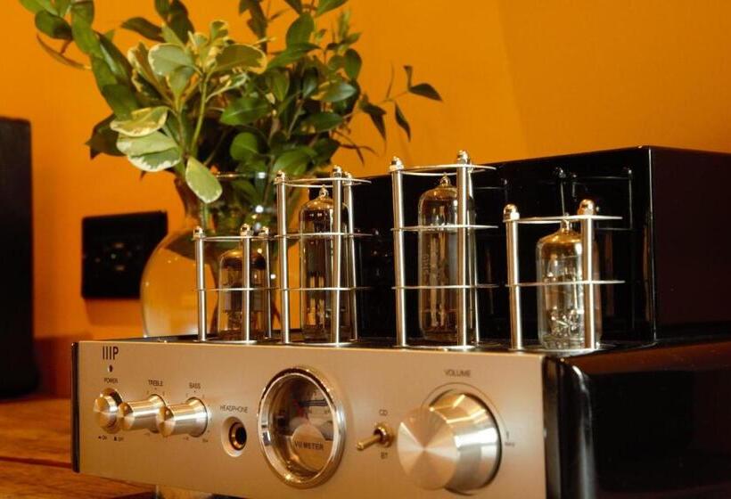 جناح جونيور, So