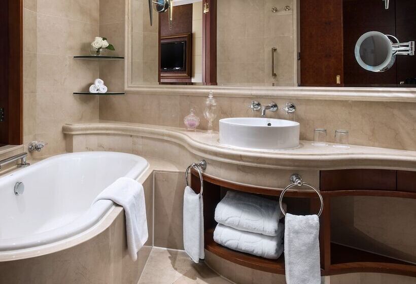 Superior Interior Room, The Langham Hong Kong