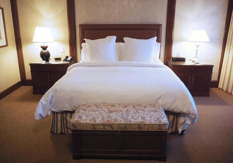 带大床的标准间, Four Seasons Resort Whistler