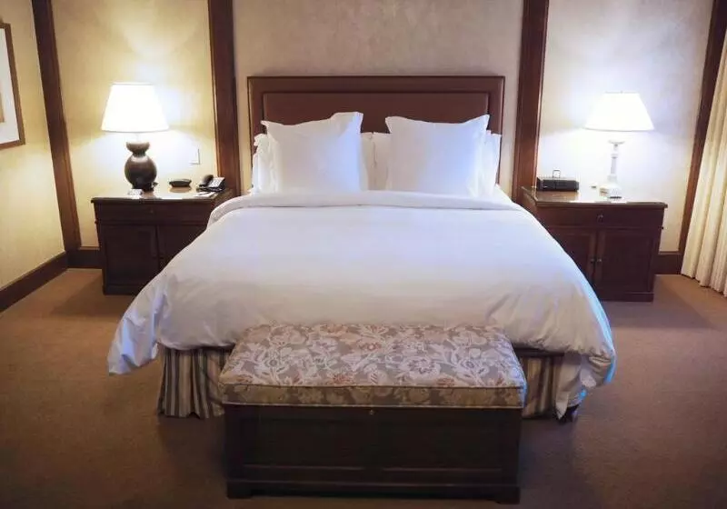 اتاق استاندارد با تخت بزرگ, Four Seasons Resort Whistler