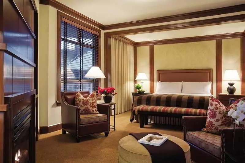 اتاق استاندارد با تخت بزرگ, Four Seasons Resort Whistler