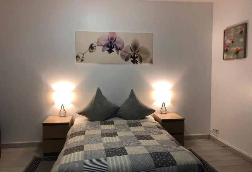 标准间, Auberge Pour Tous
