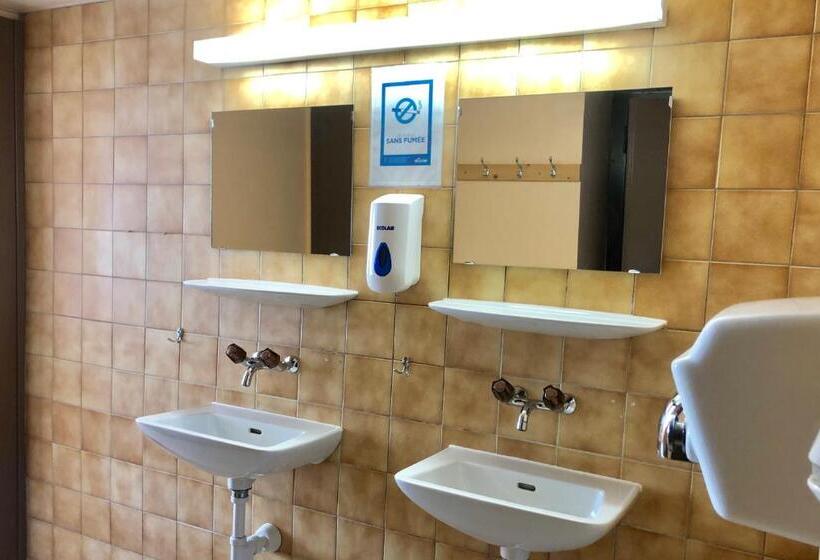 חדר סטנדרט לשלושה, Auberge Pour Tous