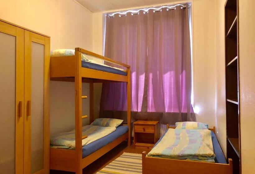 חדר סטנדרט לשלושה, Auberge Pour Tous