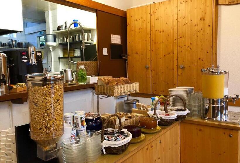 חדר סטנדרט לארבעה, Auberge Pour Tous