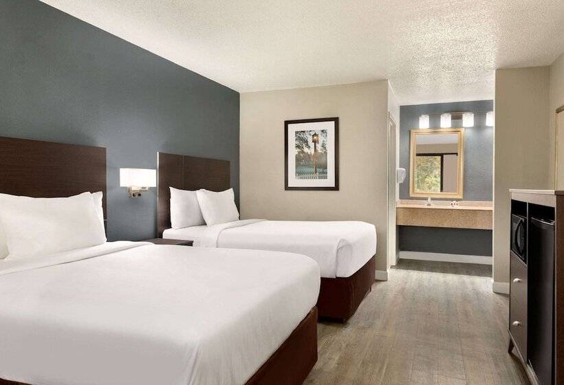 اتاق استاندارد با 2 تخت دوبل, Baymont By Wyndham Wilmington