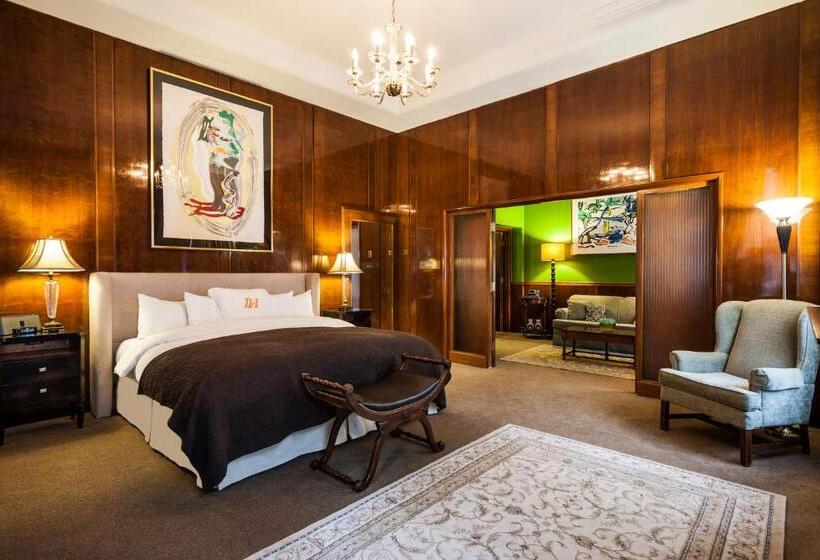 キングサイズベッドのスイートルーム, L