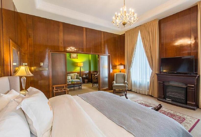 キングサイズベッドのスイートルーム, L