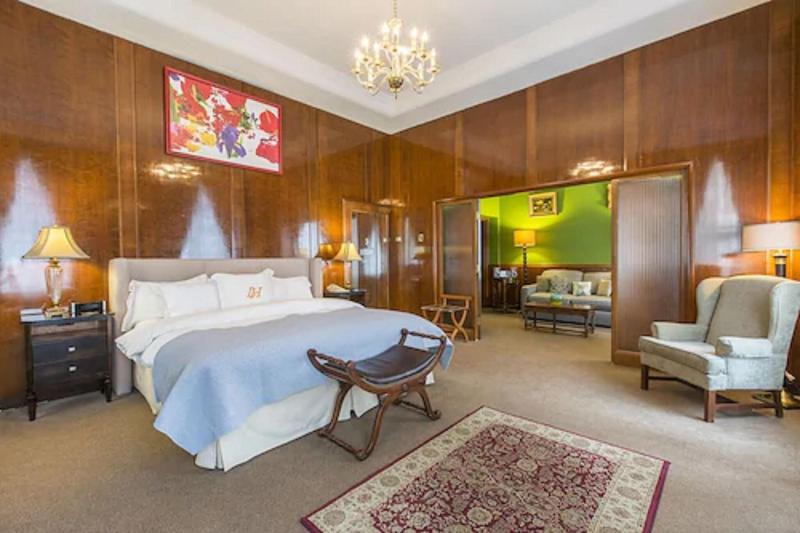 キングサイズベッドのスイートルーム, L