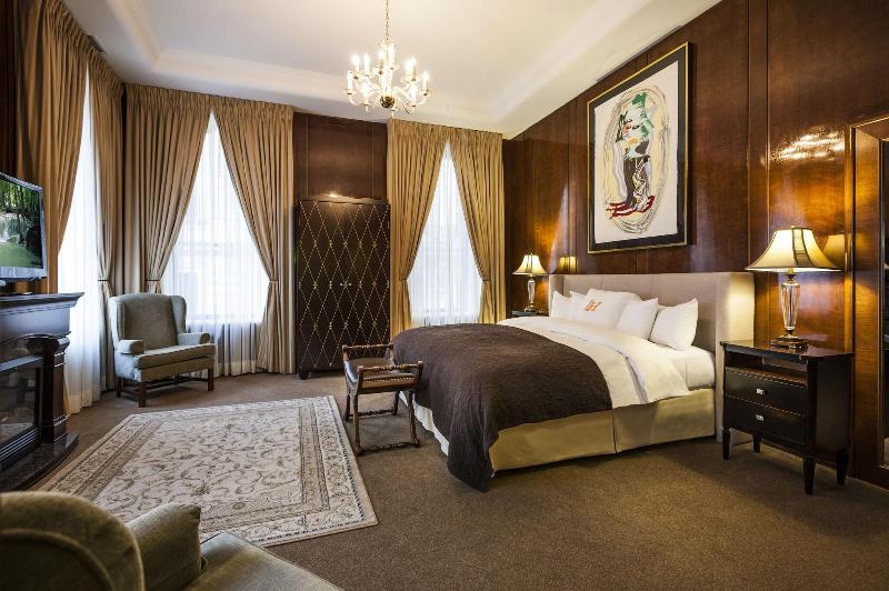 キングサイズベッドのスイートルーム, L