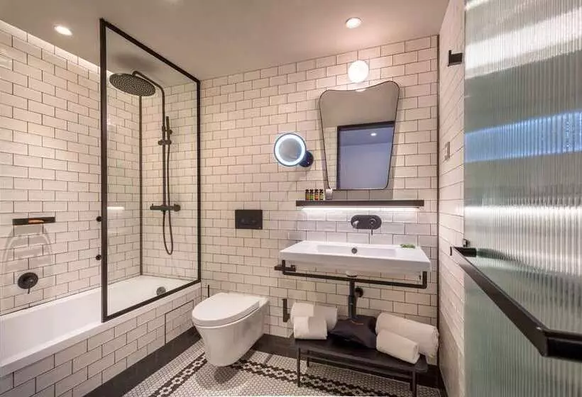 Standard-huone 2 Parivuodetta, Martinique New York On Broadway, Curio Collection by Hilton