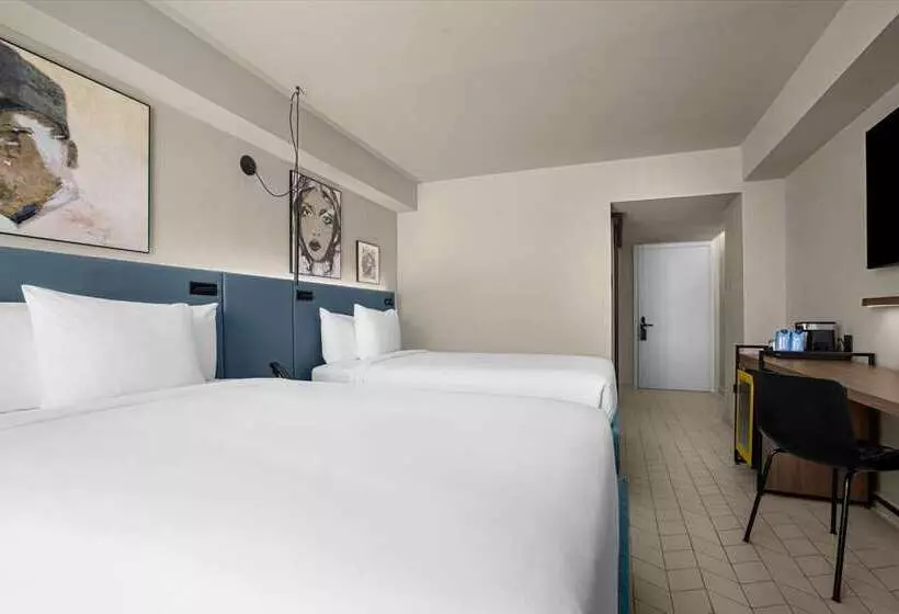 Deluxe-huone, Martinique New York On Broadway, Curio Collection by Hilton