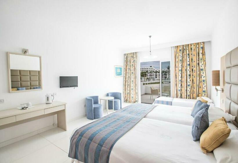 Семейный Номер, Odessa Beach