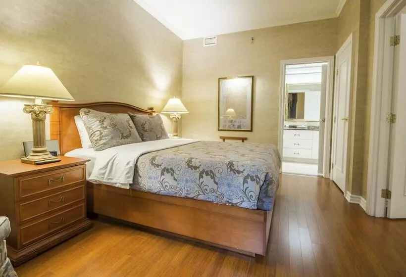 Suite Queen Bed, Palace Royal