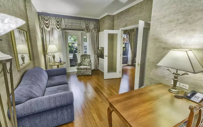 Suite Queen Bed, Palace Royal