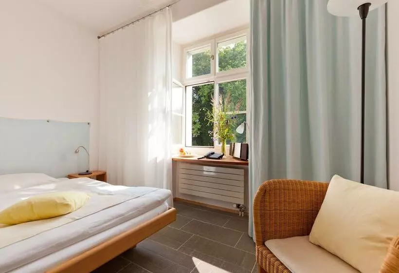 Standard Single Room, Schloss Wartegg