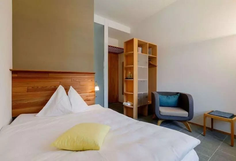 Standard Single Room, Schloss Wartegg