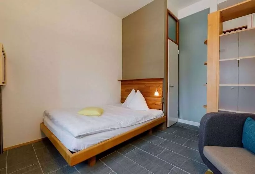 Standard Single Room, Schloss Wartegg