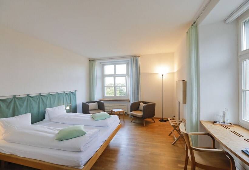 غرفة قياسية مطلّة علي البحيرة, Schloss Wartegg