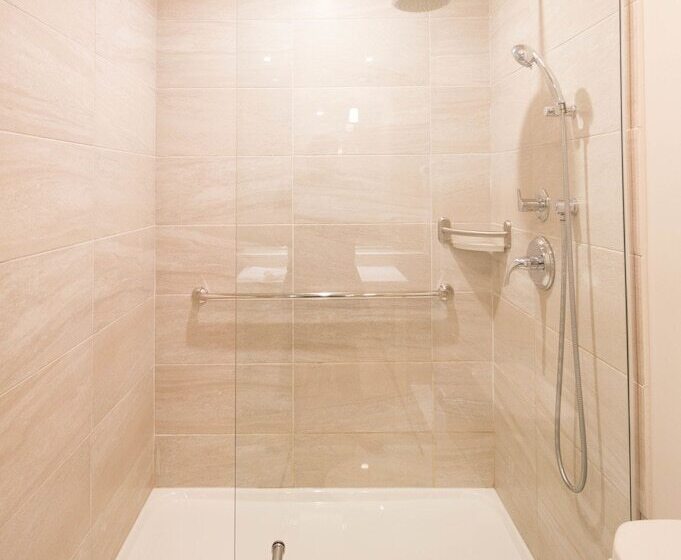 غرفة قياسية, Marineau La Tuque