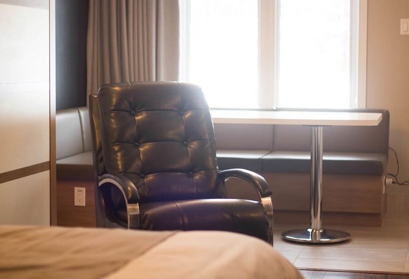 غرفة قياسية, Marineau La Tuque