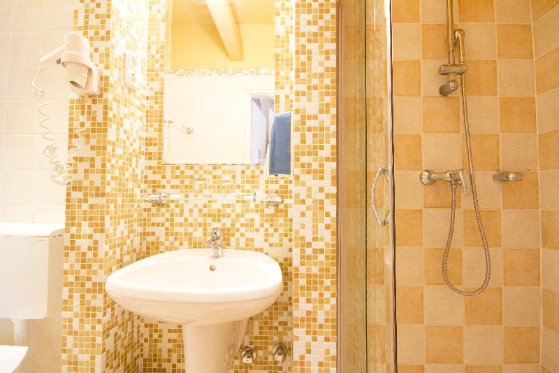 חדר סופריור, Alfa Art