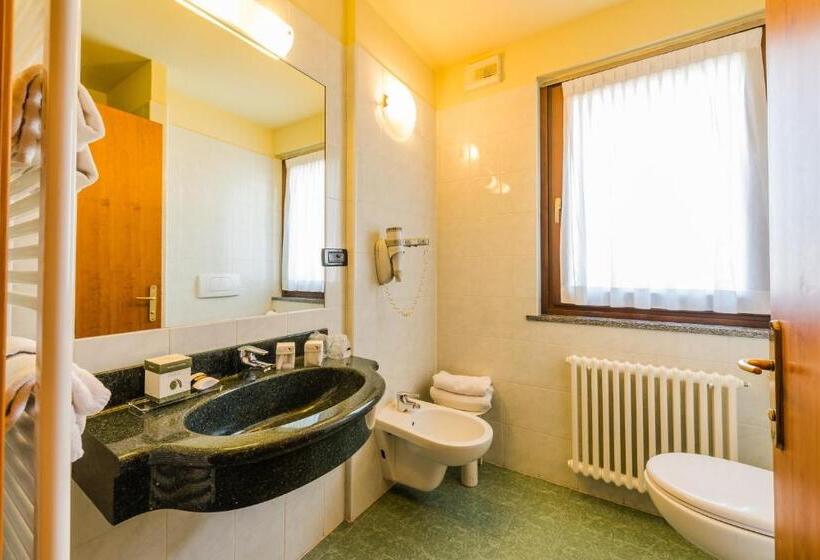 غرفة قياسية ثلاثية, Au Soleil