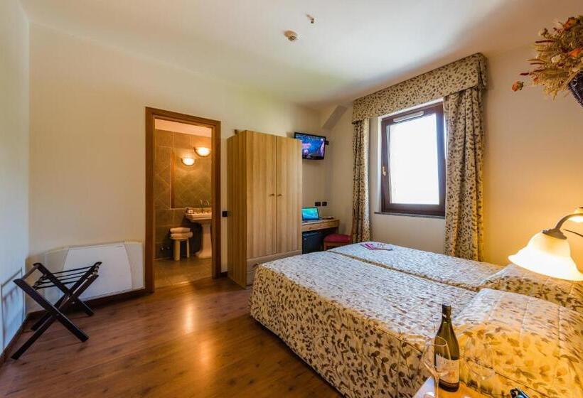 غرفة قياسية رباعية, Au Soleil