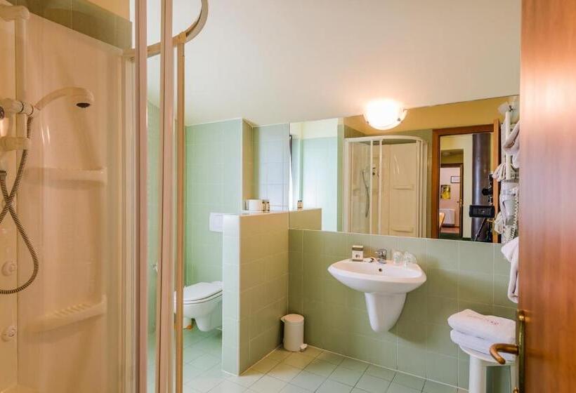 غرفة قياسية رباعية, Au Soleil