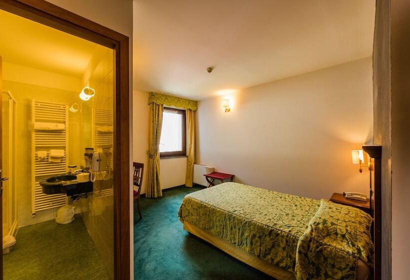 غرفة قياسية فردية, Au Soleil