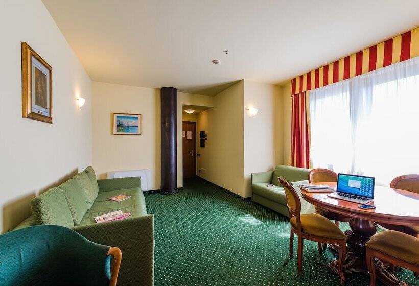 غرفة قياسية رباعية, Au Soleil