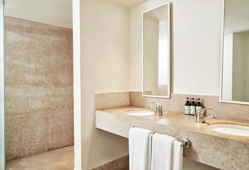 سوییت, Captains Inn