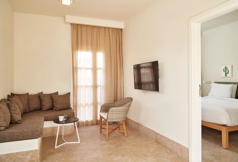 سوییت, Captains Inn