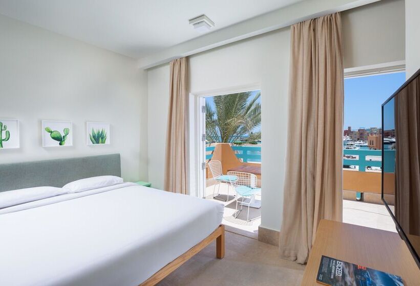 سوییت, Captains Inn