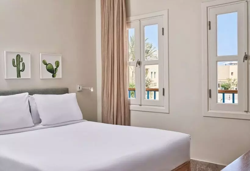 سوییت جونیور, Captains Inn